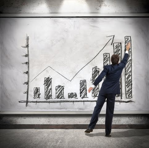 Beneficios de invertir en un asistente virtual
