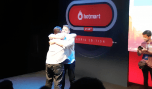 Abrazo con Juanmi de Más y Mejor